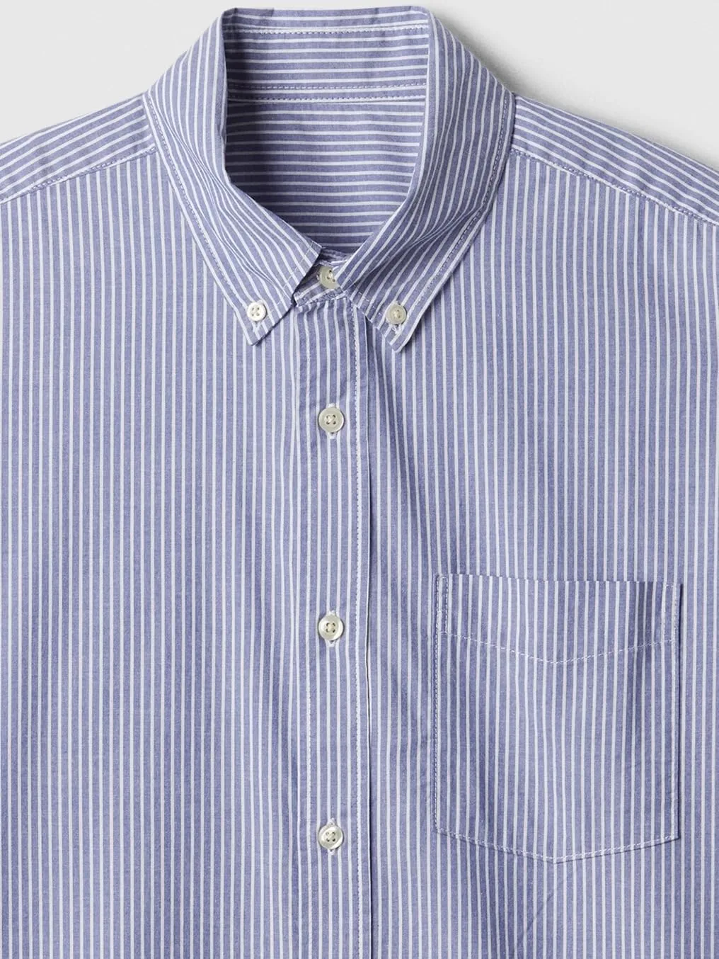 GAP Men's Standard Fit Stretch Poplin Long Sleeve Button Down Shirt