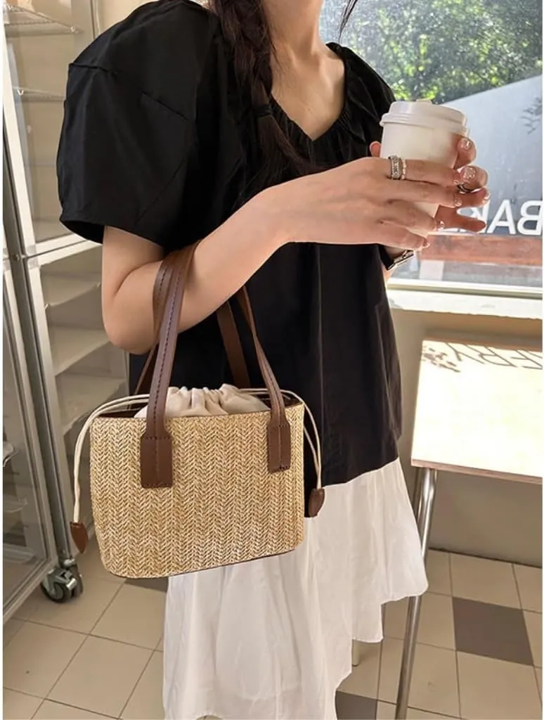 Large capacity Bag Simple Straw Handbag with Leather Decoration: Deduce a Casual Style Ladies shoulder Bag