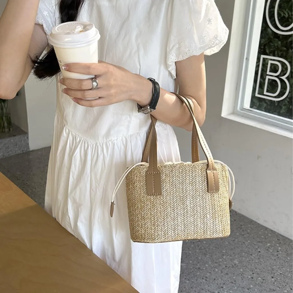 Large capacity Bag Simple Straw Handbag with Leather Decoration: Deduce a Casual Style Ladies shoulder Bag
