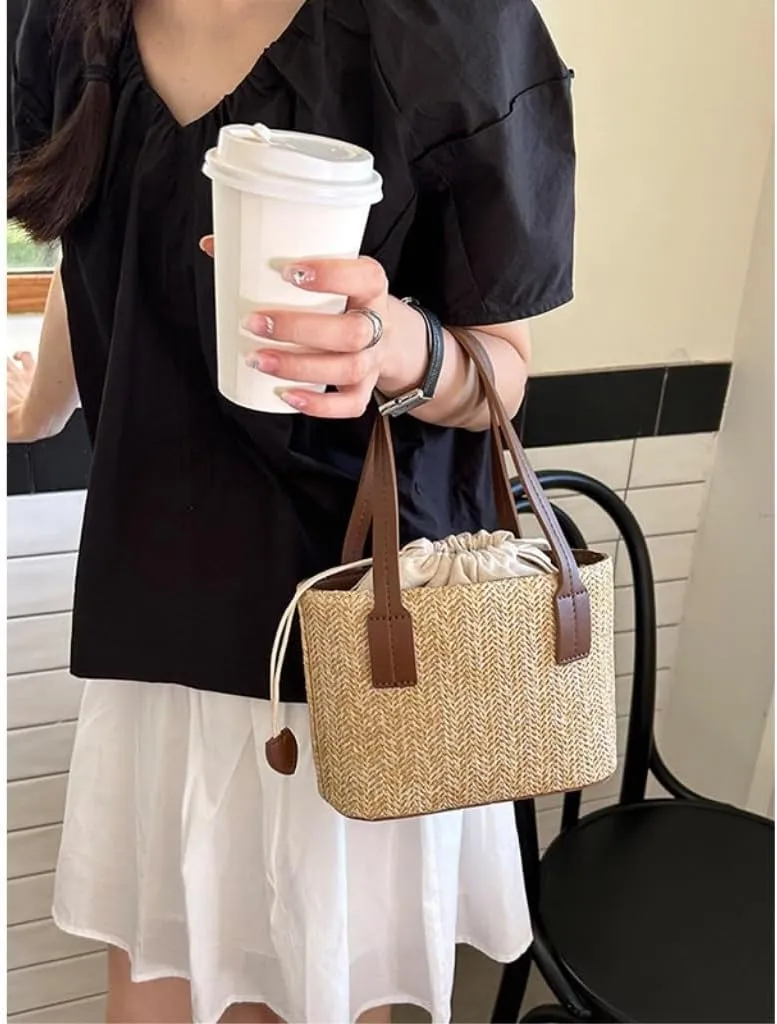 Large capacity Bag Simple Straw Handbag with Leather Decoration: Deduce a Casual Style Ladies shoulder Bag