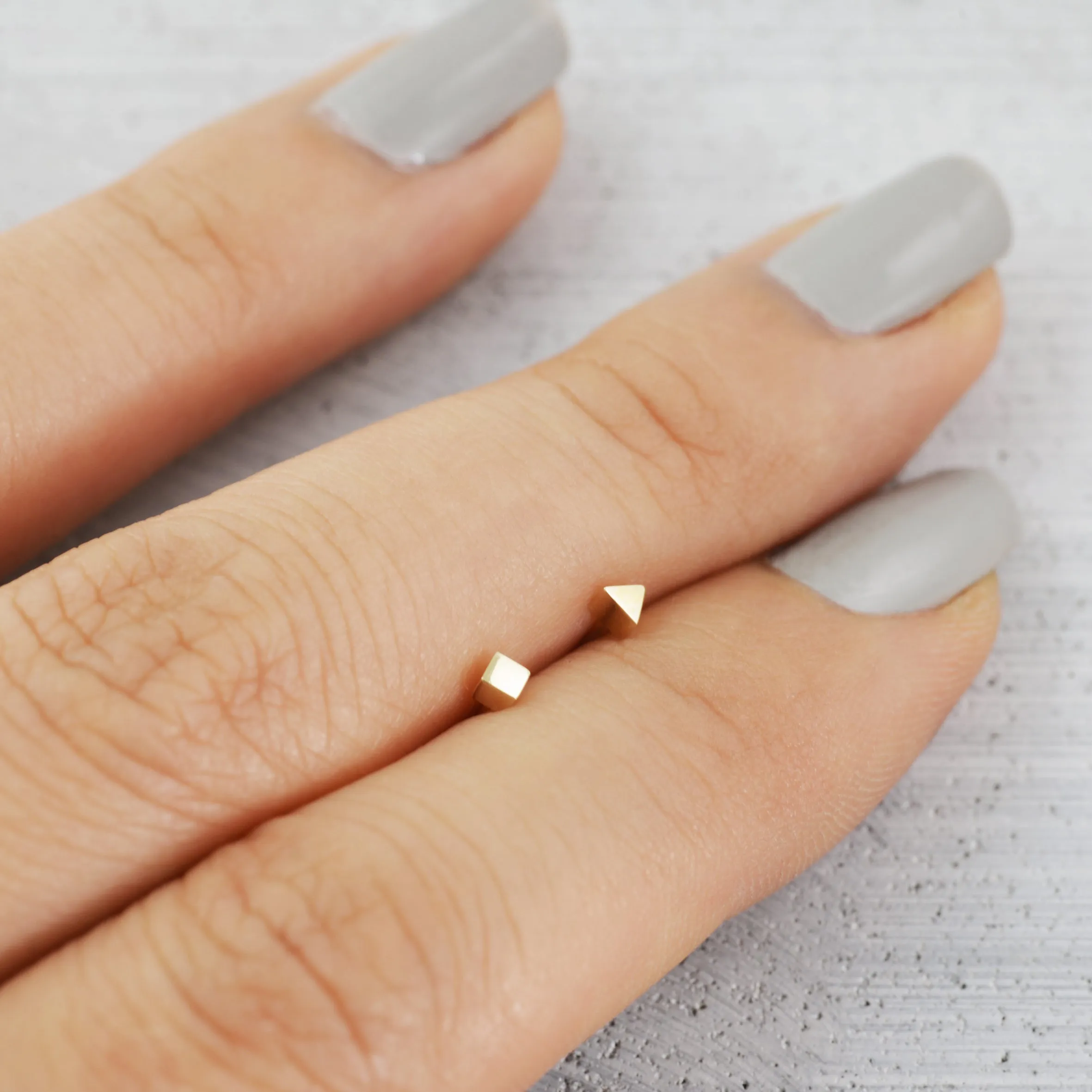 Minimal triangle Piercing (single) - 14K/ 18K Gold